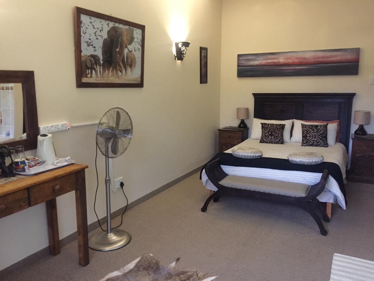 Cheetah Lodge Guest House Hartenbos Bagian luar foto