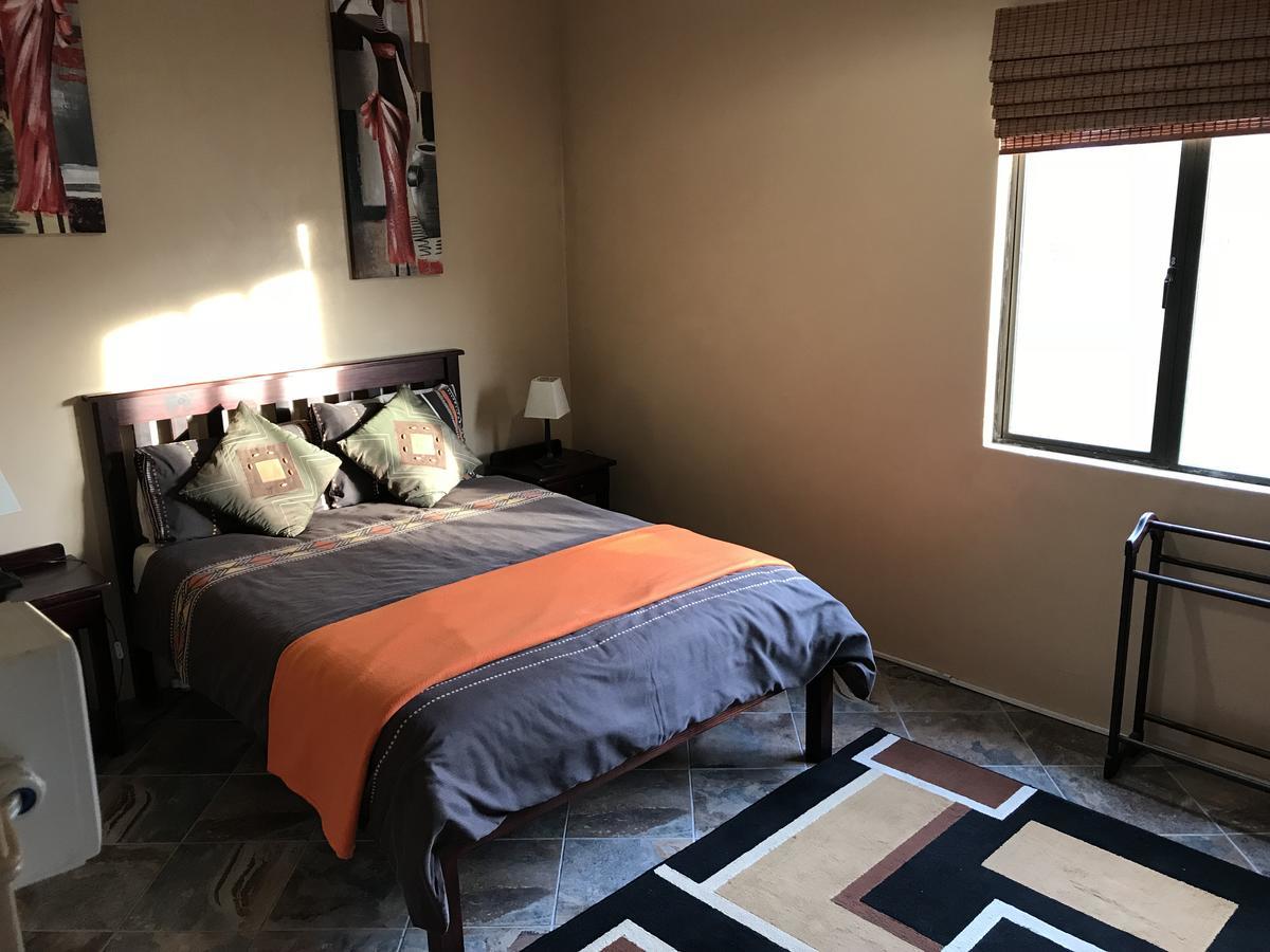 Cheetah Lodge Guest House Hartenbos Bagian luar foto