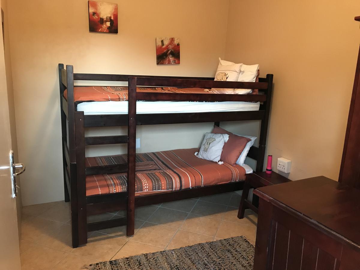 Cheetah Lodge Guest House Hartenbos Bagian luar foto